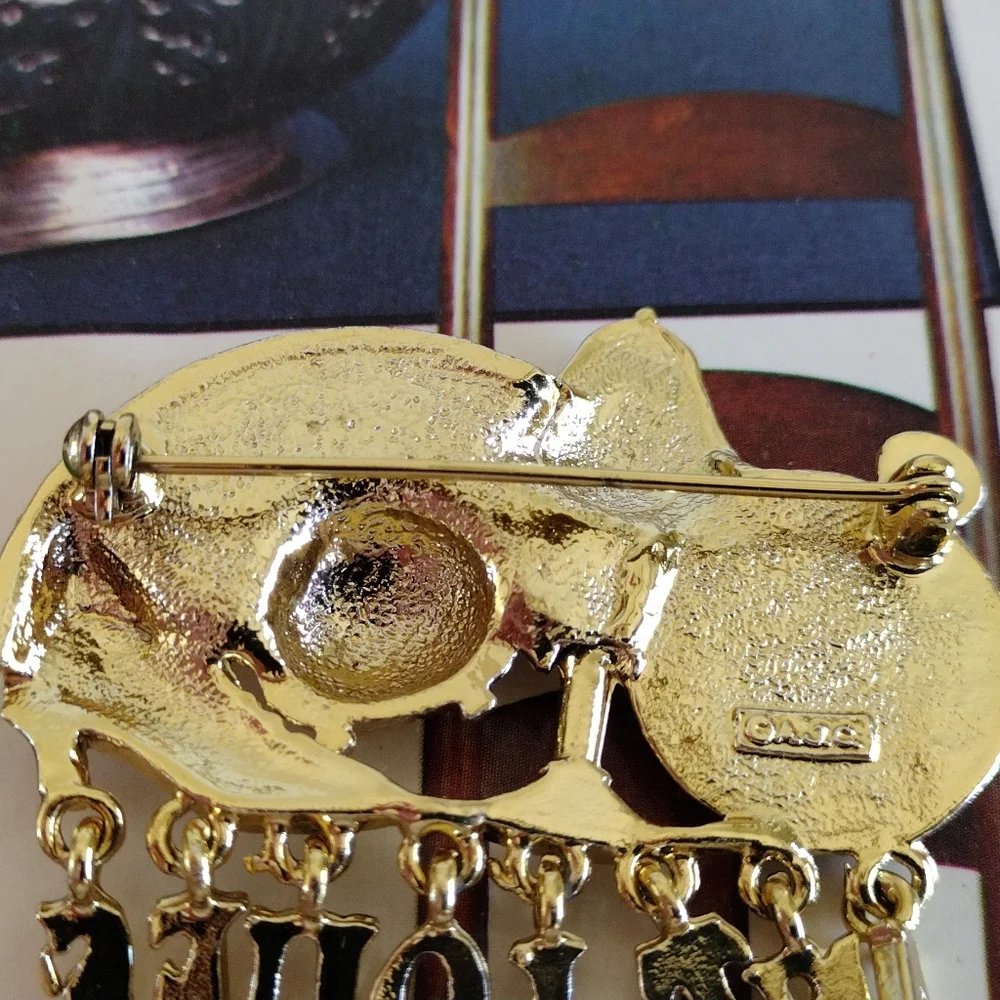 American Jewelry Chain Company gold-tone ANTIQUE dangle brooch